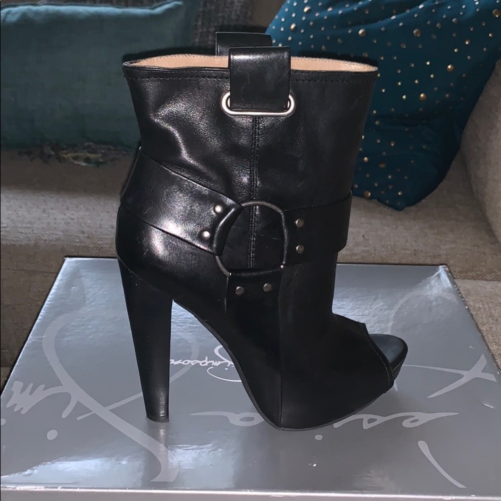 Jessica Simpson 7.5